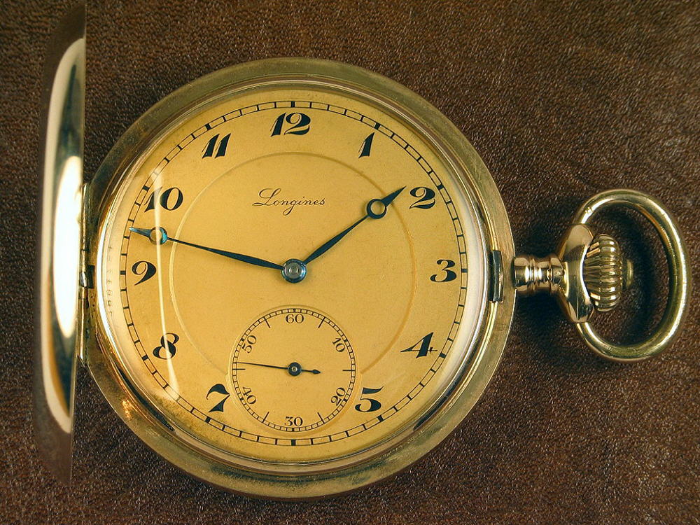 Old gold watch lid open