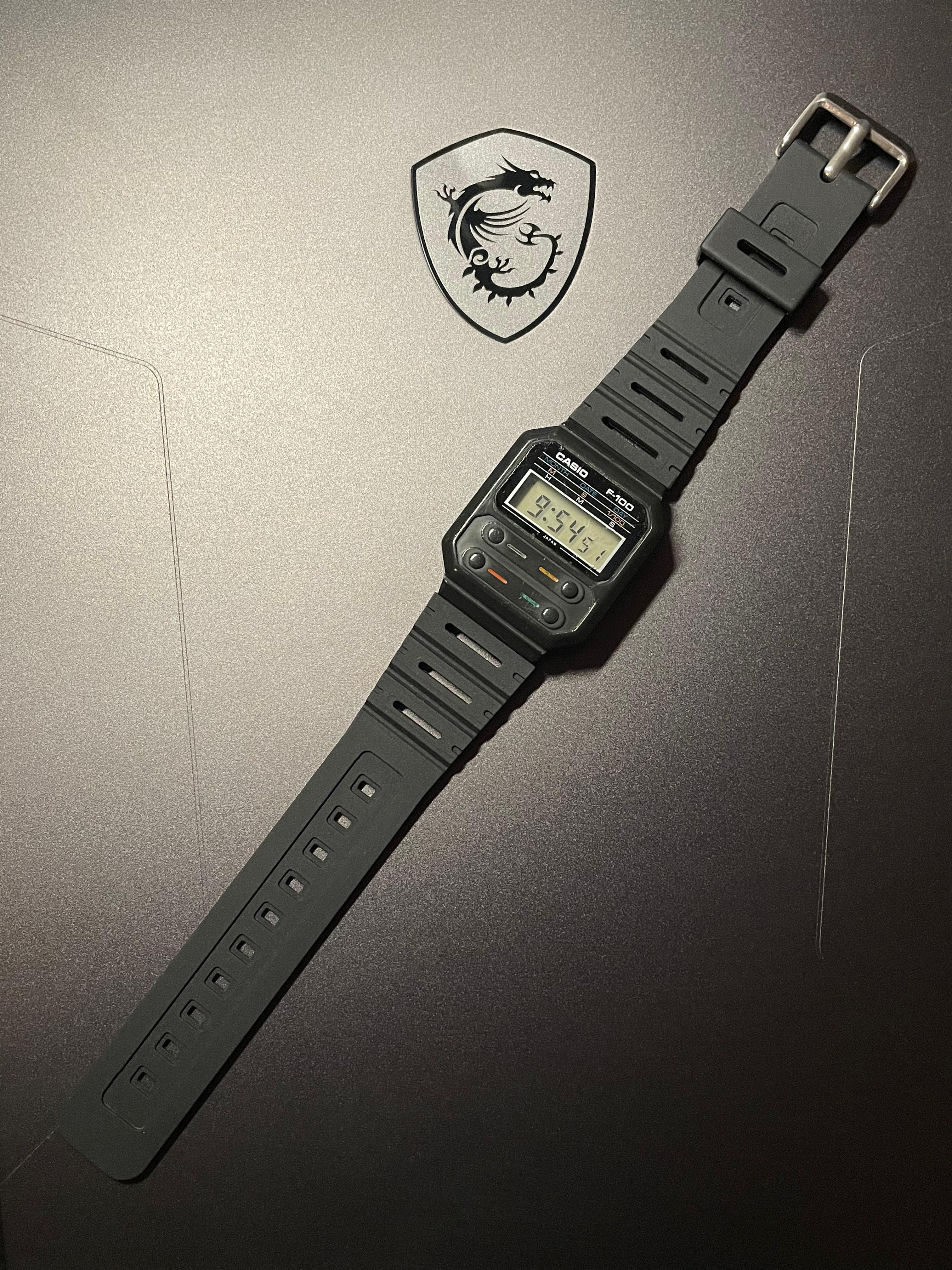 RARE ЕLIEN CASIO CHRONOGRAPH 52-F-100